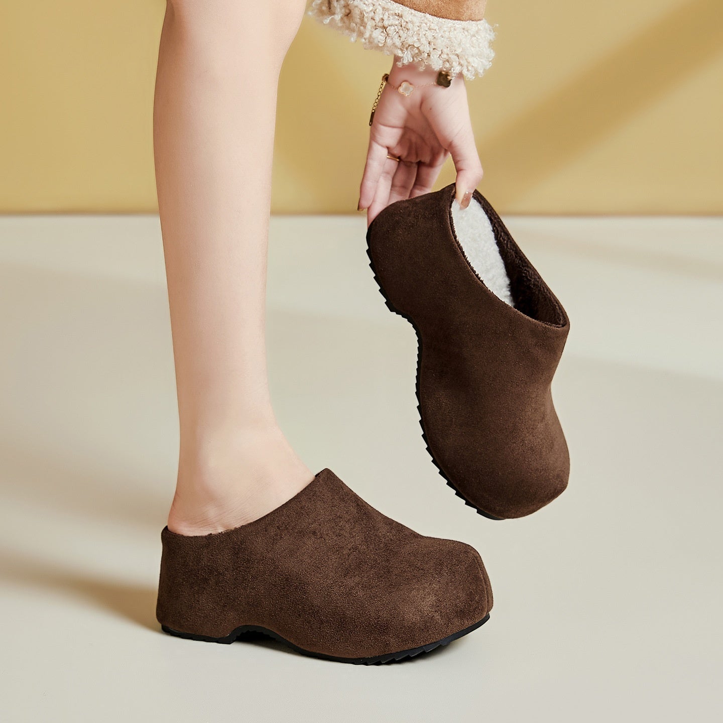 Retro chunky-sål lukkede mules til kvinder, perfekte til udendørs brug