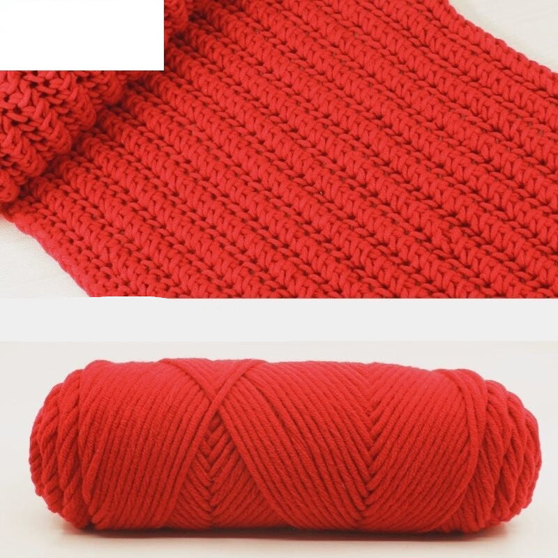 Hand-knitted scarf line