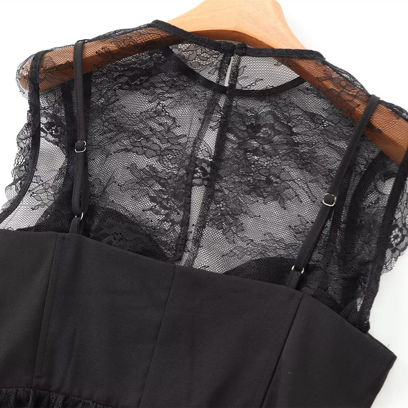 European And American-style Chic Mature-yet-trendy Sexy Lace-panel Top