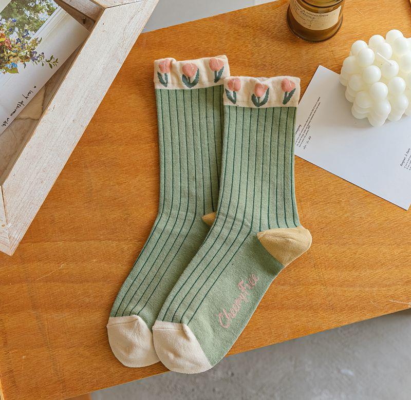 Women's Retro College Style Tulip Floral Cotton Socks