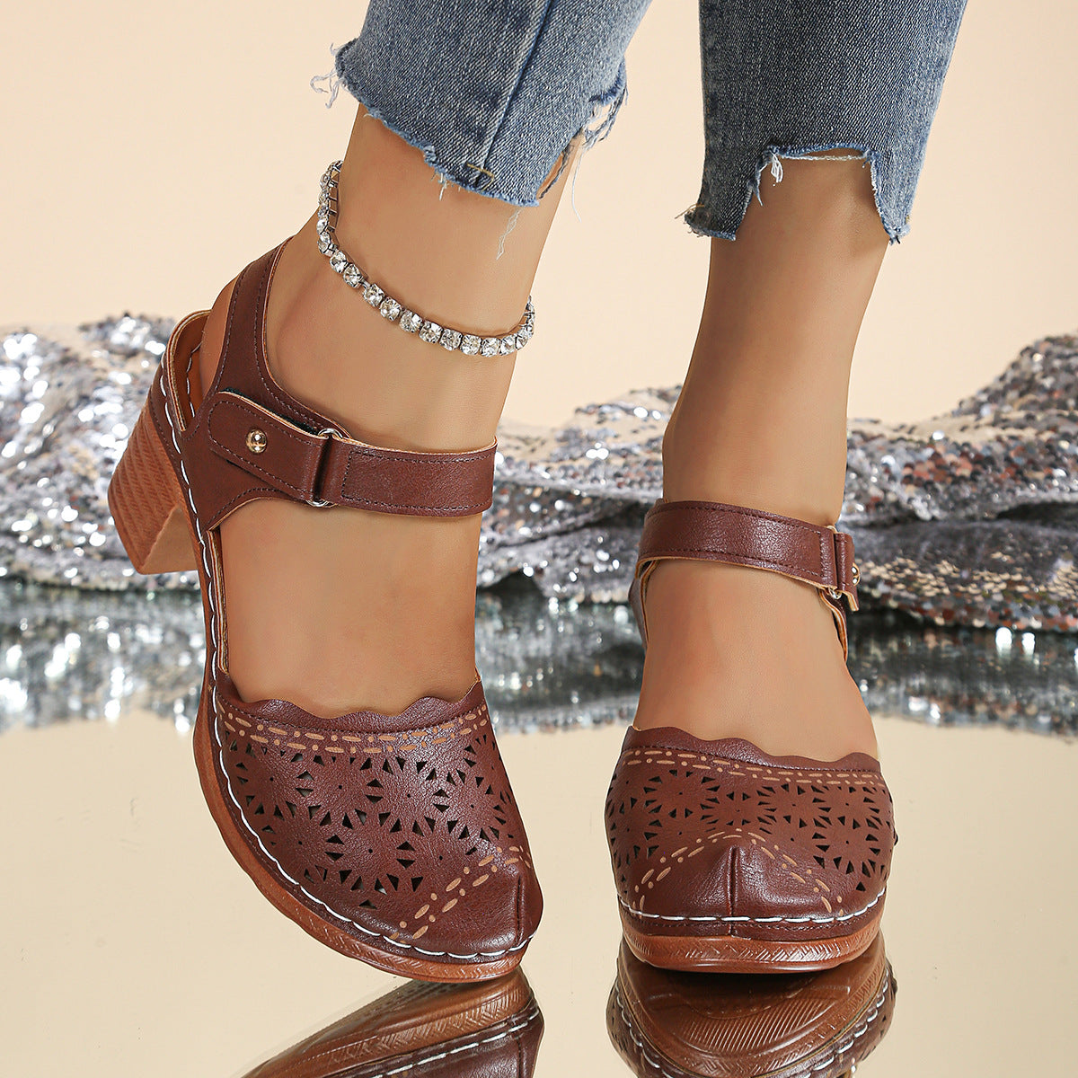 Women's Fashionable Hollow-out Chunky-heel Closed-toe Sandals