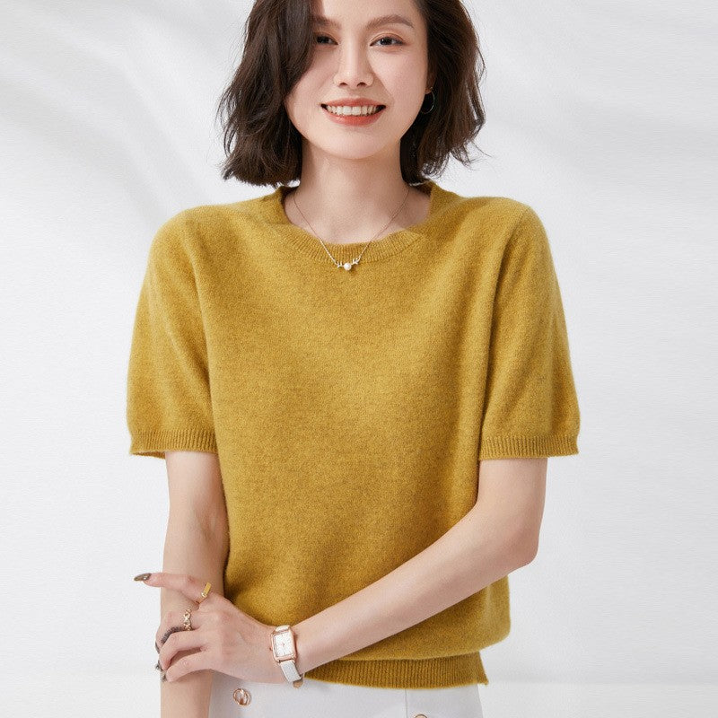 Strikket kortærmet sweater med halv ærme, rund hals og i tynd uld