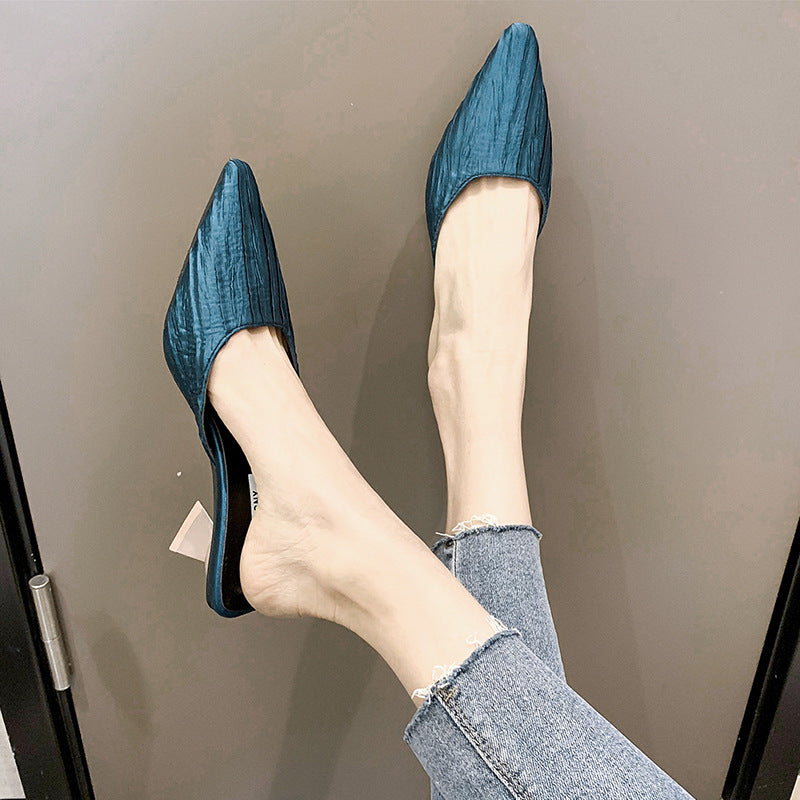 Wear Fashionable Sandals And Slippers Outside Baotou In Spring And Summer