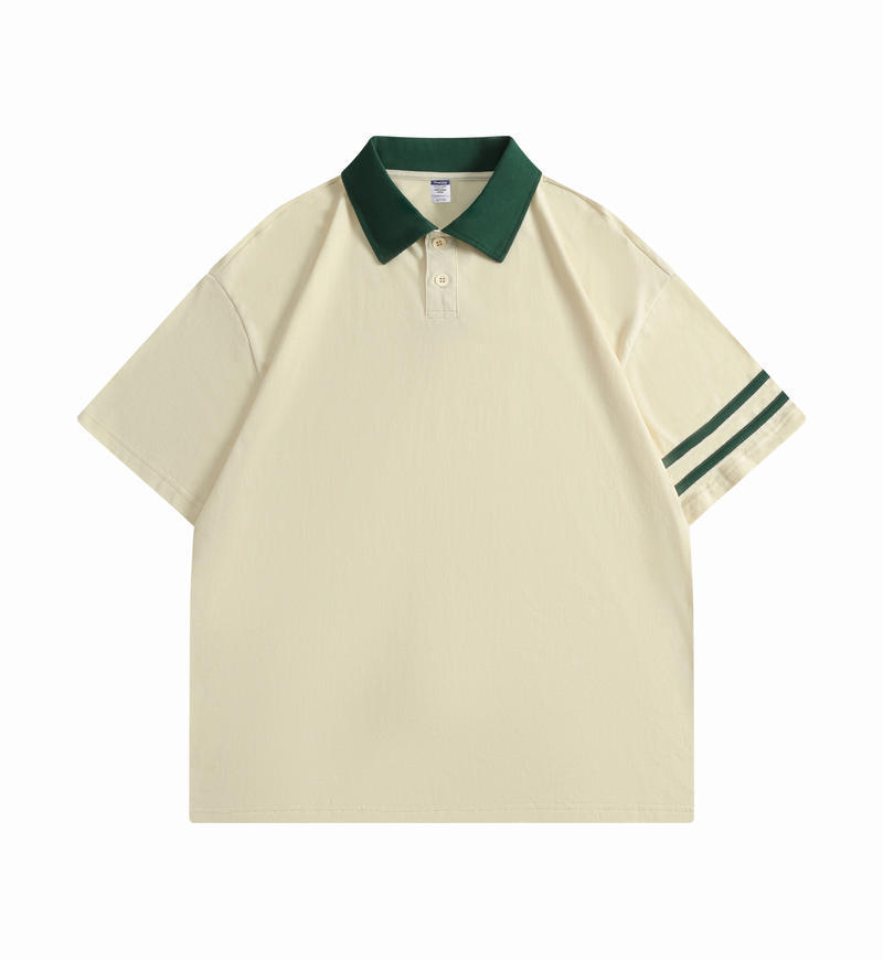 Retro kortærmet T-shirt med farvede syninger og ombukket hals