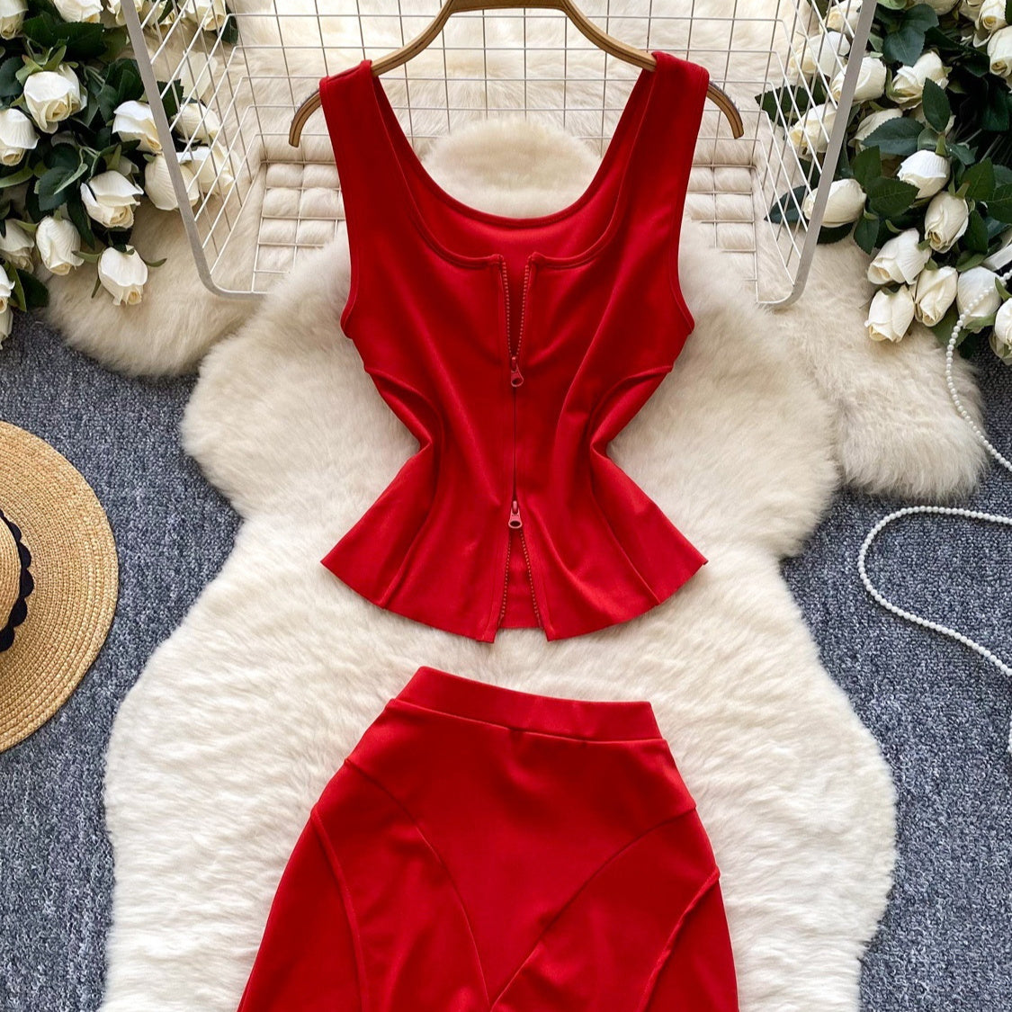 Slimming Camisole With Hip-hugging Casual Pants