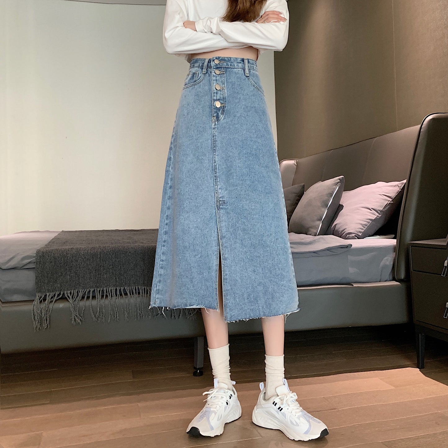 Split-denimnederdel til kvinder om sommeren