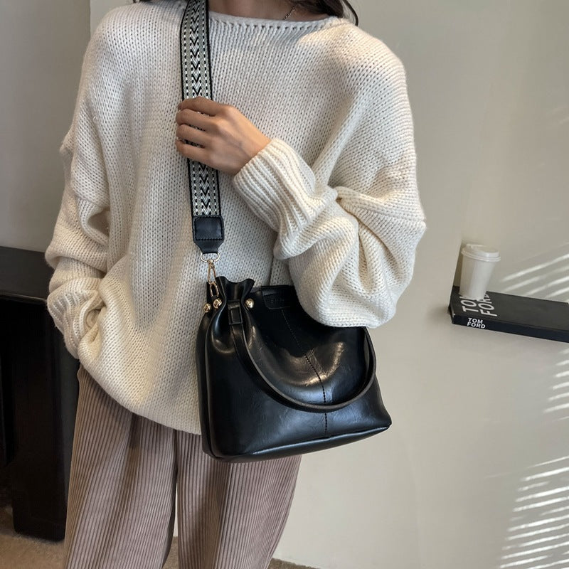 Large Capacity Fashion Portable One-shoulder Commuter Underarm Bag