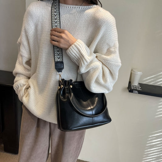 Large Capacity Fashion Portable One-shoulder Commuter Underarm Bag