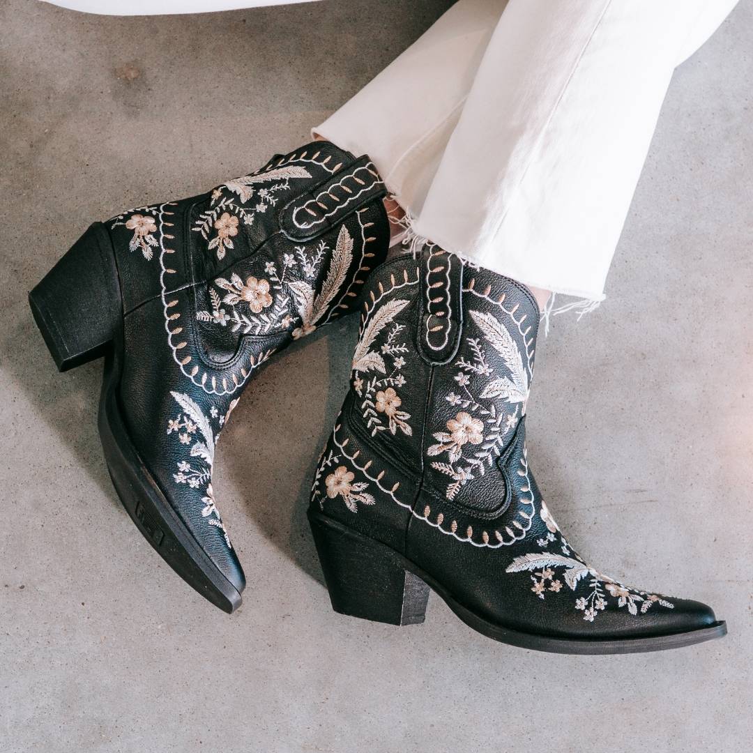 Plus Size Chunky High Heel Embroidered Sleeve Ankle Boots