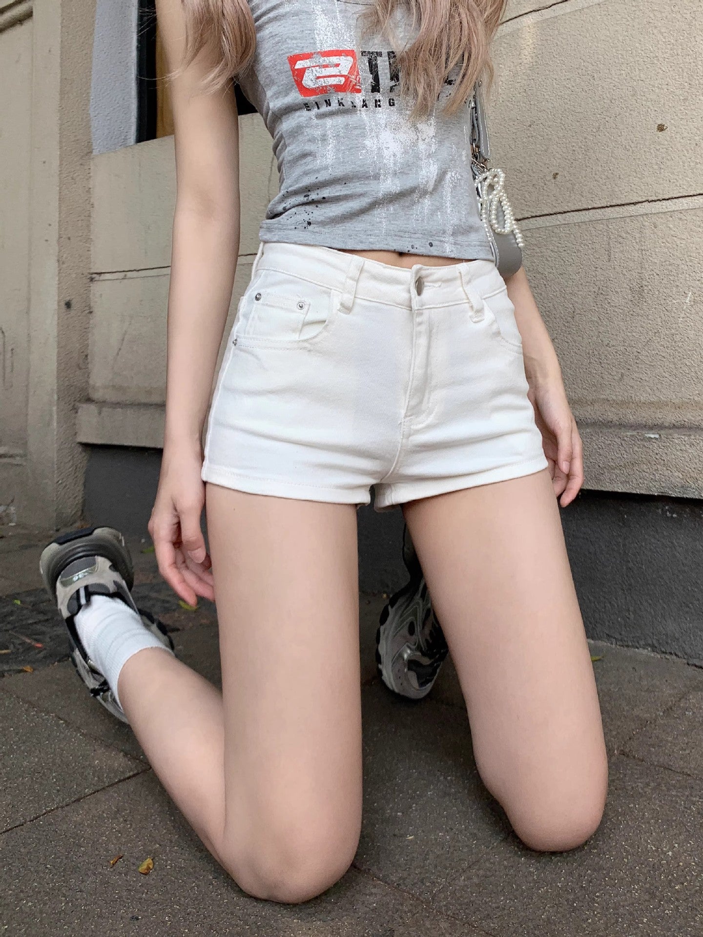 Women's Chic Stretchy Figure-hugging White Denim Shorts For Summer