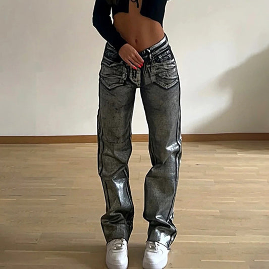 Slidte og beskidte, lige løse jeans med spraymalet print