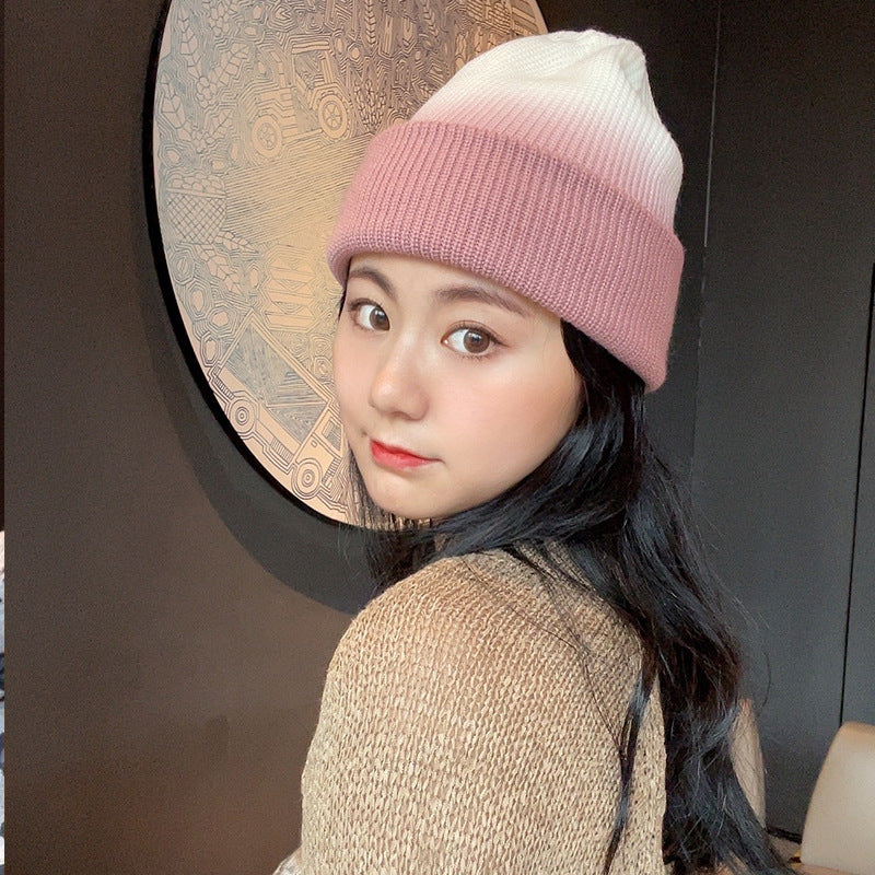 Gradient Texture Small Icon Knitted Hat