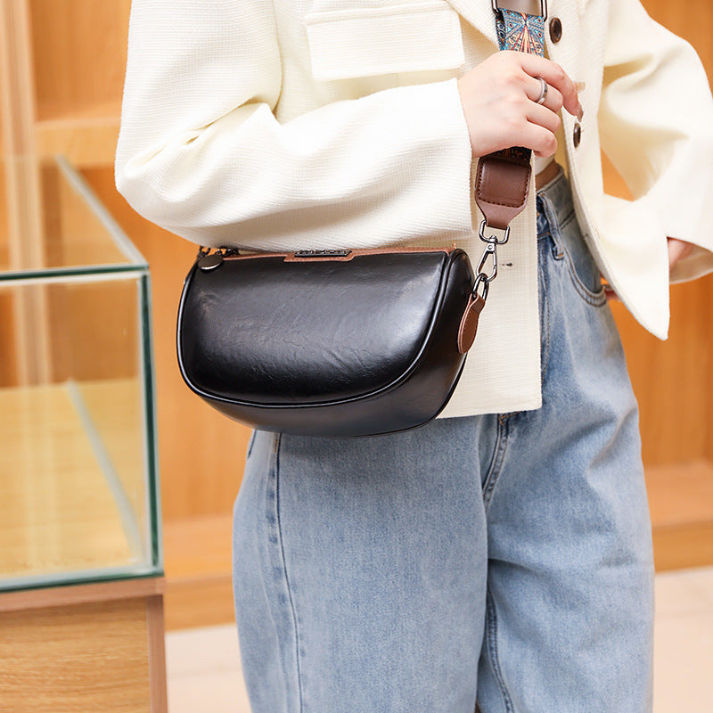 Bright And Versatile Retro Women's Shoulder Bag