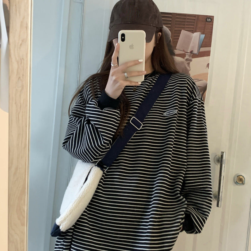 Tynd stribet langærmet sweater med løs rund hals