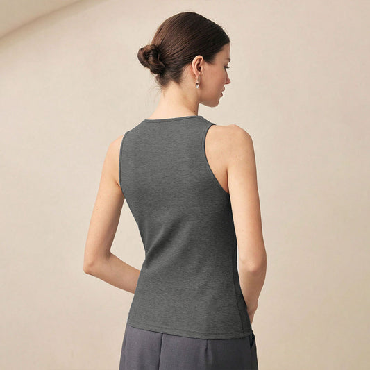 Stylish And Sophisticated Sleeveless Top For Commuting In A Mature Lady Style