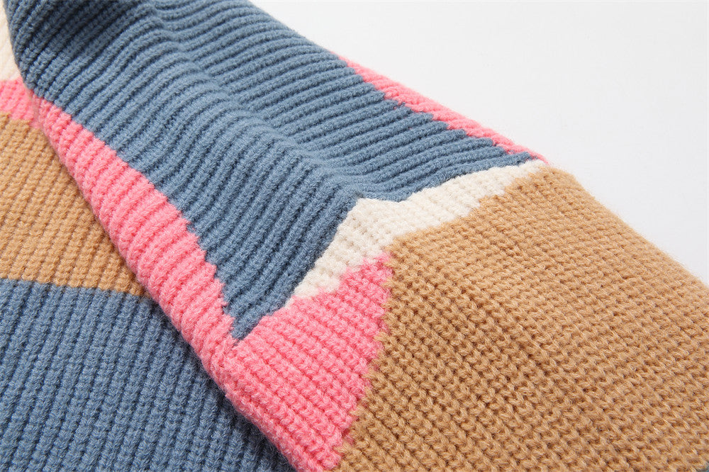 Strikket Sweater med Uregelmæssige Farveblokke og Rund Hals