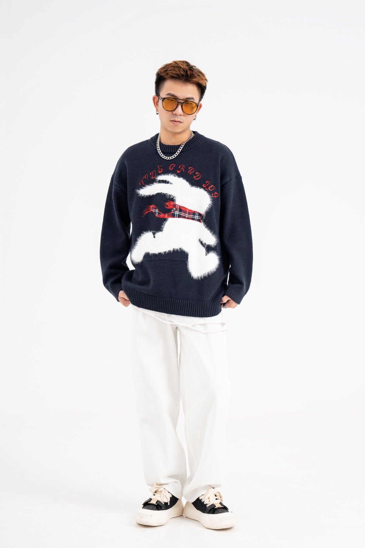 Men's And Women's Round Neck Knitted Sweater