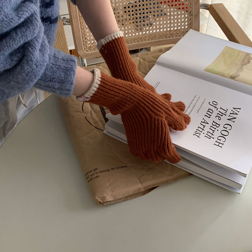 Strikkede Femfingerhandsker i Kontrastfarvet Uld