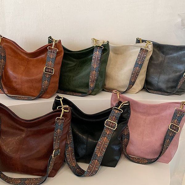 Retro Shoulder Messenger Bag Large Capacity Commuter Women's Bucket Bag