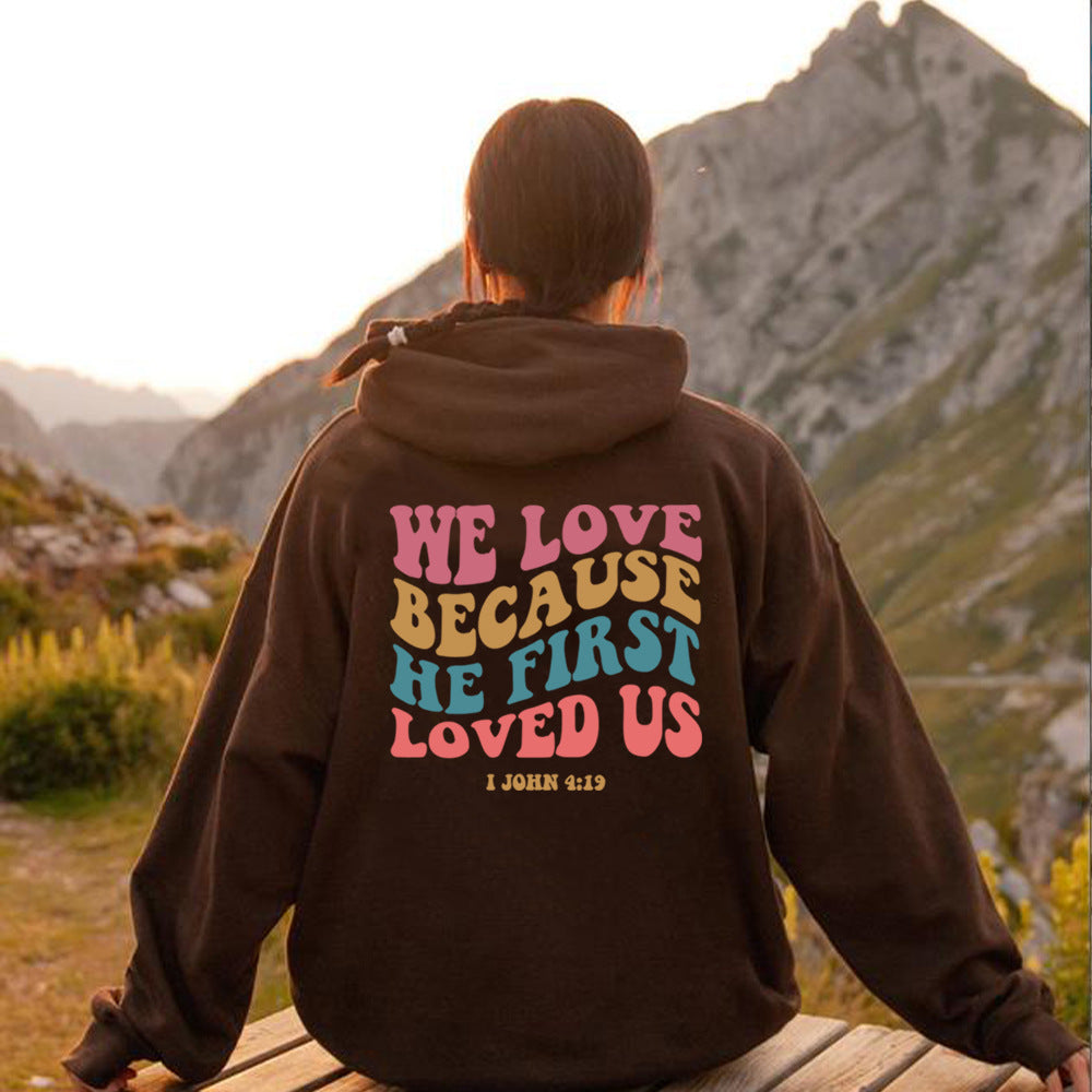 Ensfarvet sweatshirt med print til kvinder