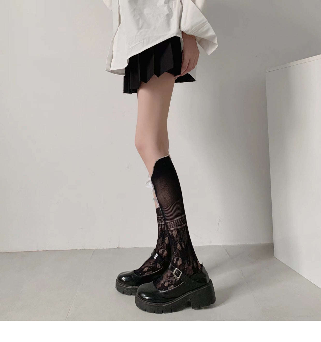 Hollow Bow Mid Tube Socks