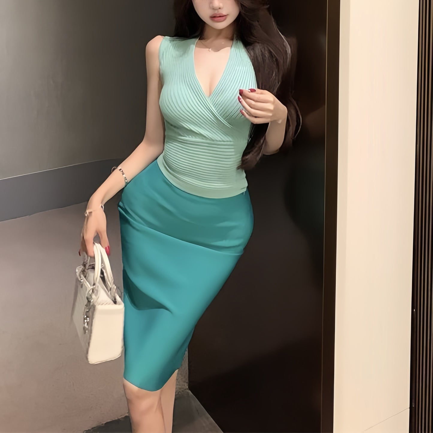 French-style Sexy Sleeveless Figure-flattering Waist-cinching Top And Bodycon Skirt Set