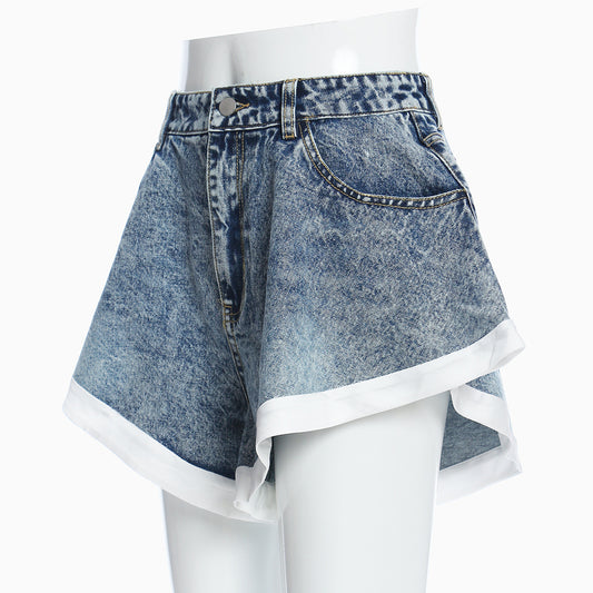 Hvide denimshorts med flæsekant