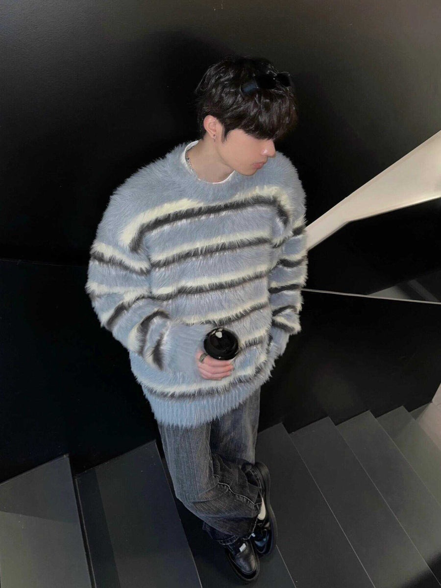 Mohairstribet sweater i blå og hvid til mænd og kvinder