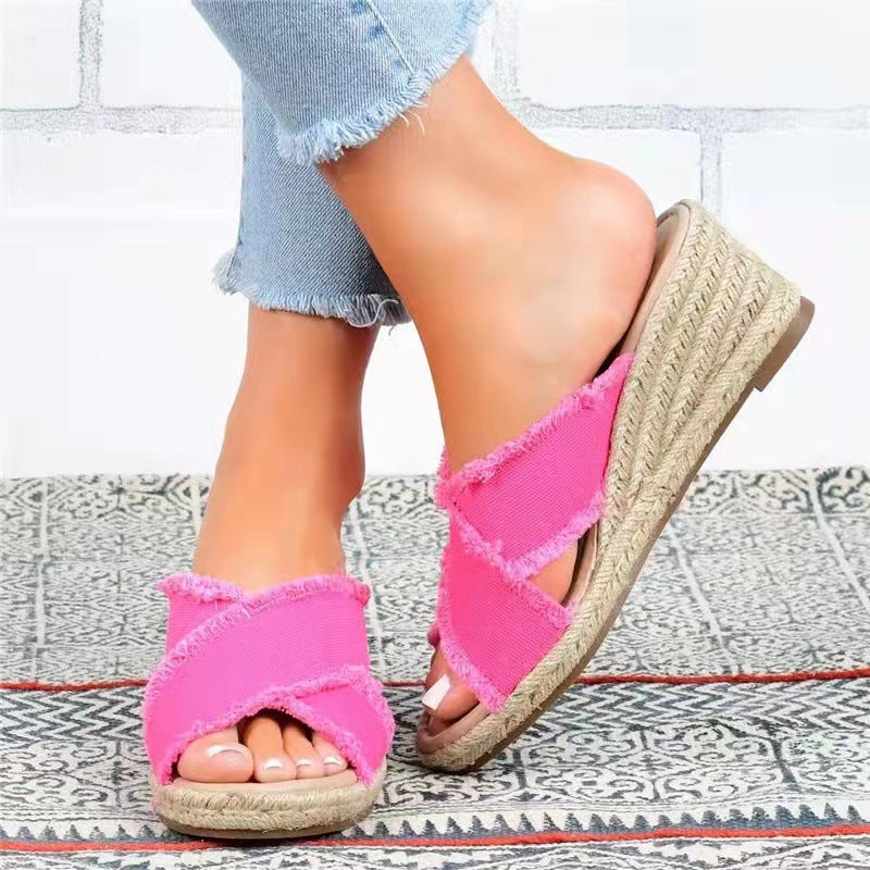 Espadrille-sandaler med kilehæl og krydsrem til damer
