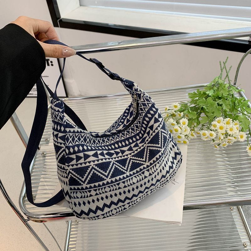 Large Capacity Canvas Bag New Fashion Commuter Women