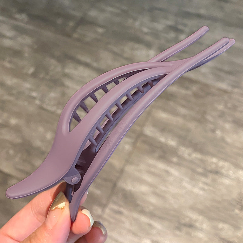 Duckbill Clip With Large Bangs On The Back Of The Head