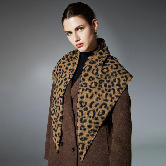Europæisk og amerikansk trekantet sjal-tørklæde med dobbeltsidet leopardprint til efterår og vinter