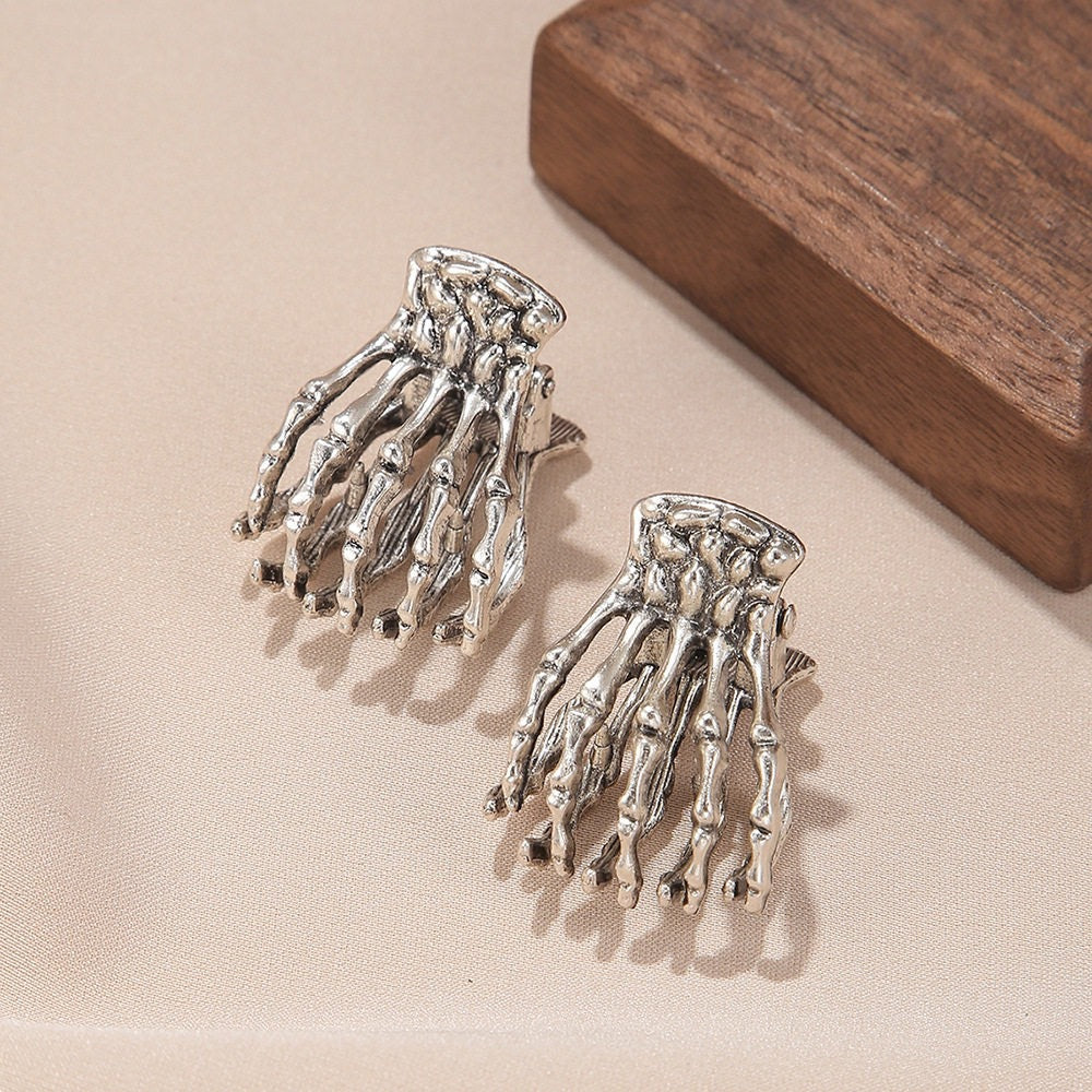 Metal Skeleton Skeleton Hand Small Jaw Clip Female Exaggerated Hair Accessory For Ponytail
