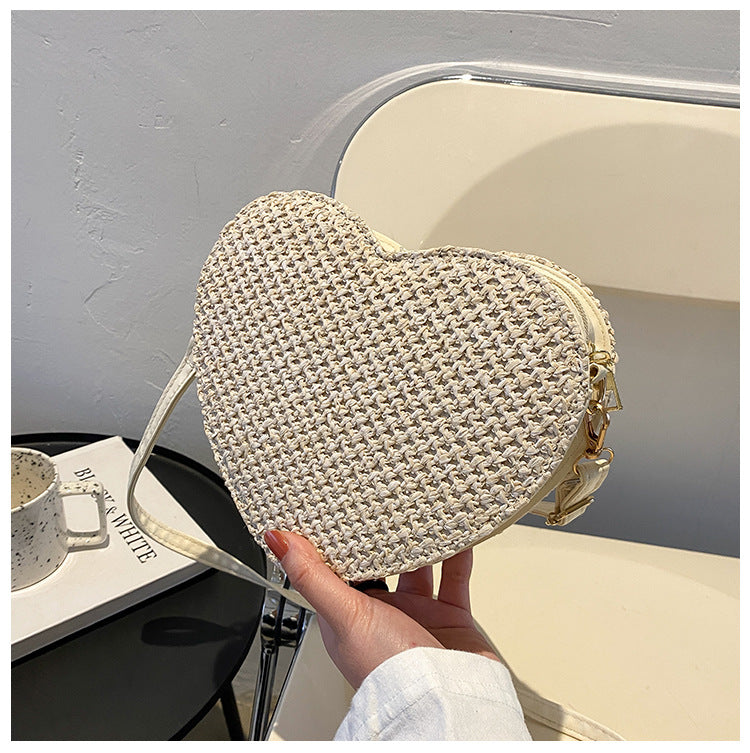 Western-style Love-shaped Straw Woven One-shoulder Diagonal Bag