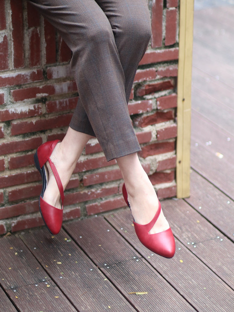 Women's Pointed Toe Slanted Flat Hollow Vintage Leather Sandals