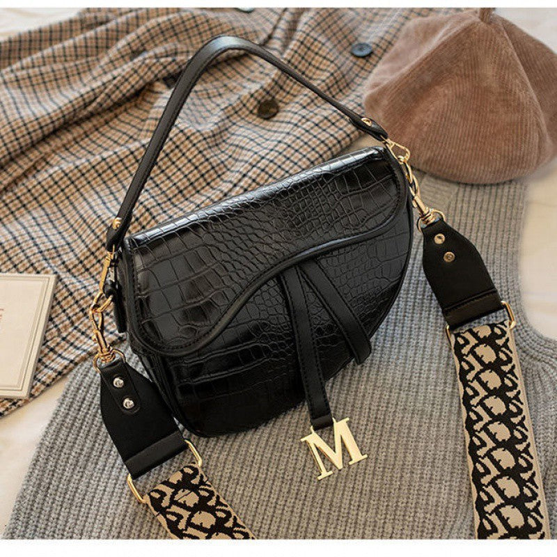 Women's Fashion Retro Versatile Cross Body Net Red One Shoulder Half Round Bag