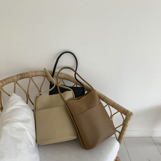 Simple shoulder bag