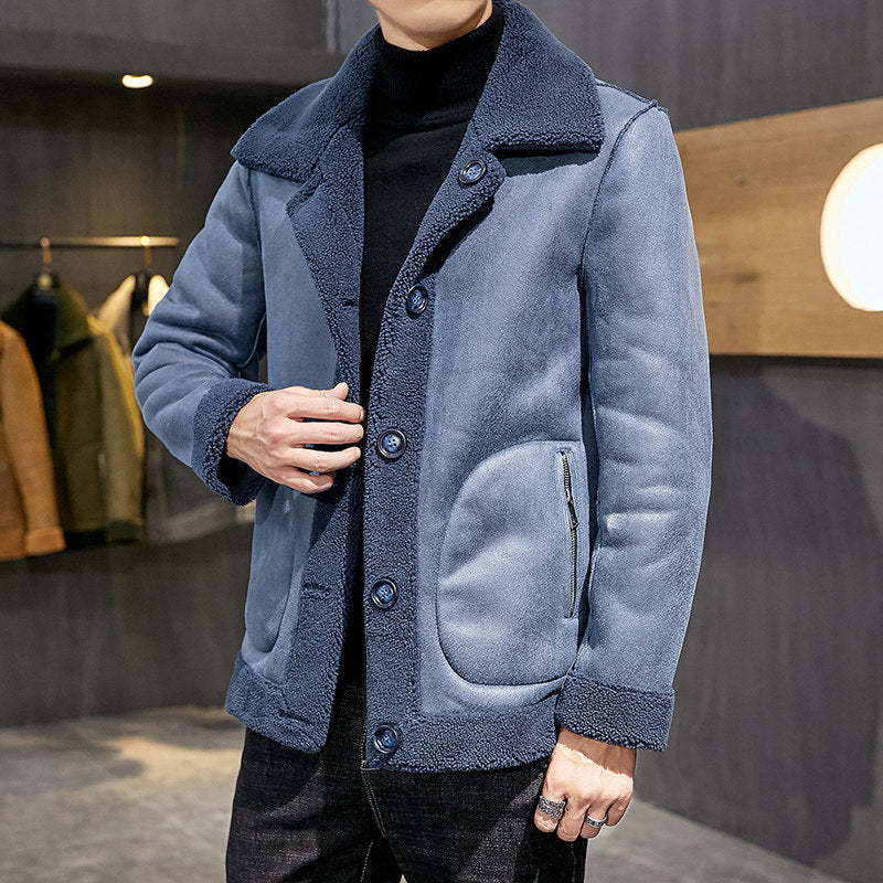 Wear a lamb fur coat on both sides