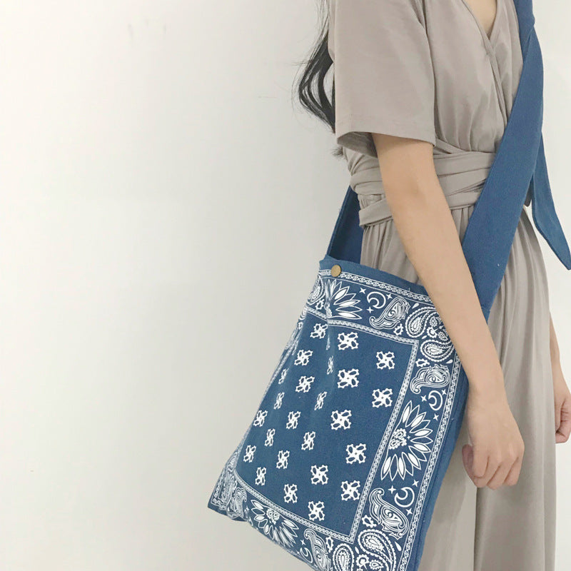 Fashionable Messenger Bag With Adjustable Shoulder Strap
