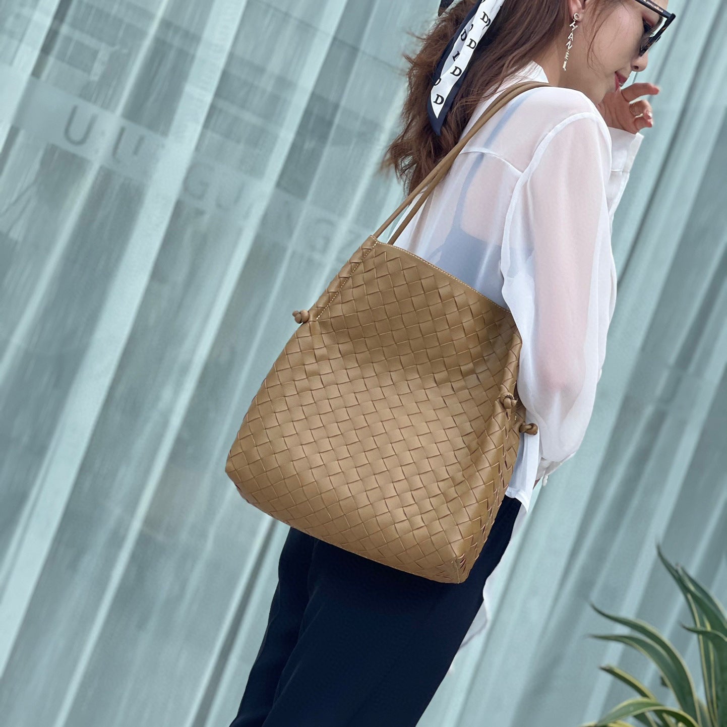 Women's Fashion Head Layer Cowhide Woven Shoulder Bag