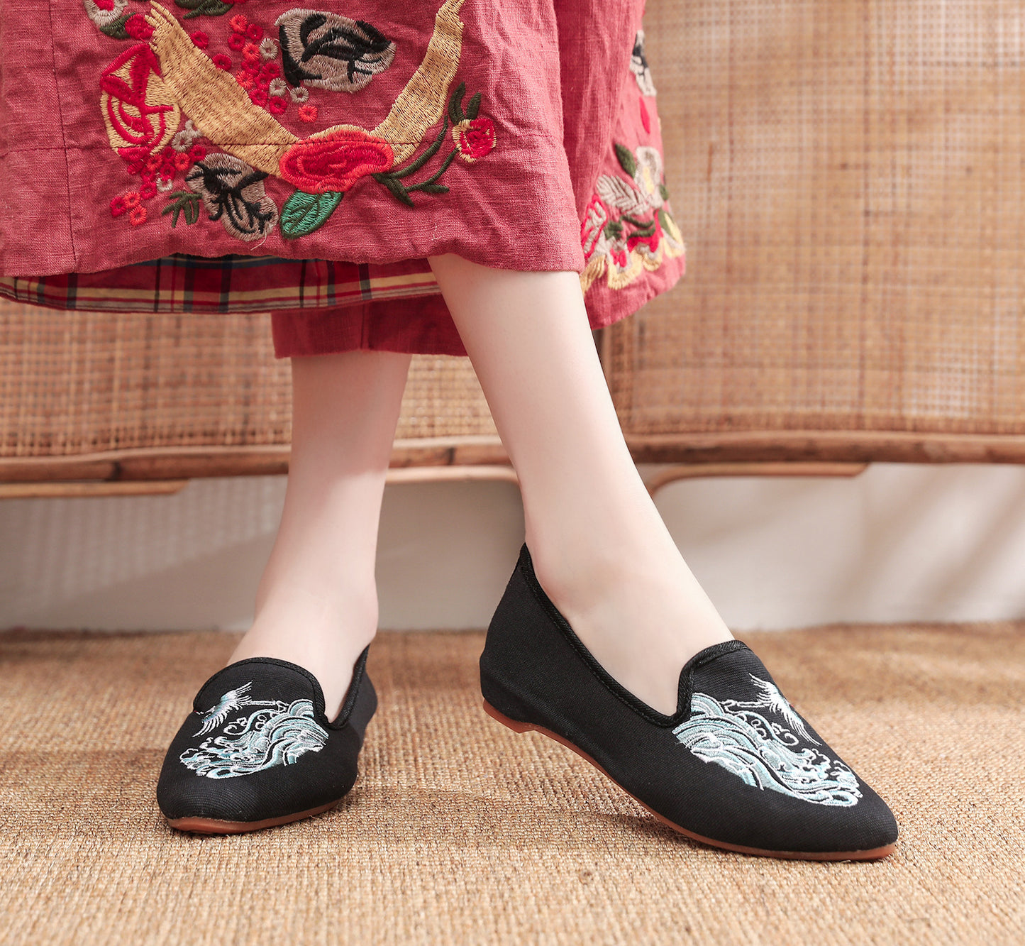 Antique Stylish Low Heel Women's Shoes Crane HAILANG Canvas Embroidered Cotton Shoes