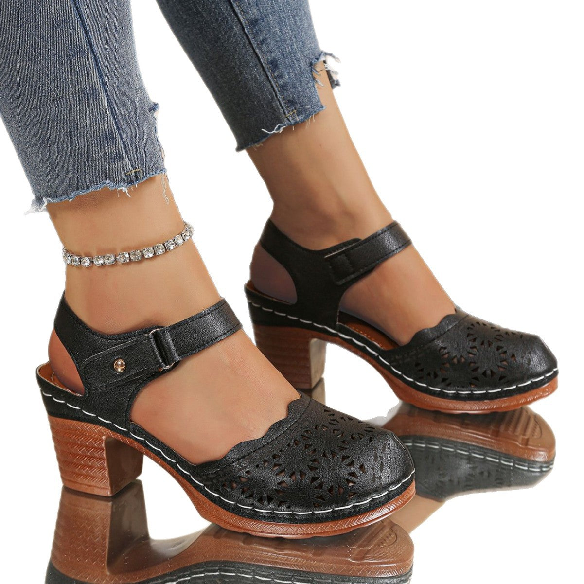 Women's Fashionable Hollow-out Chunky-heel Closed-toe Sandals