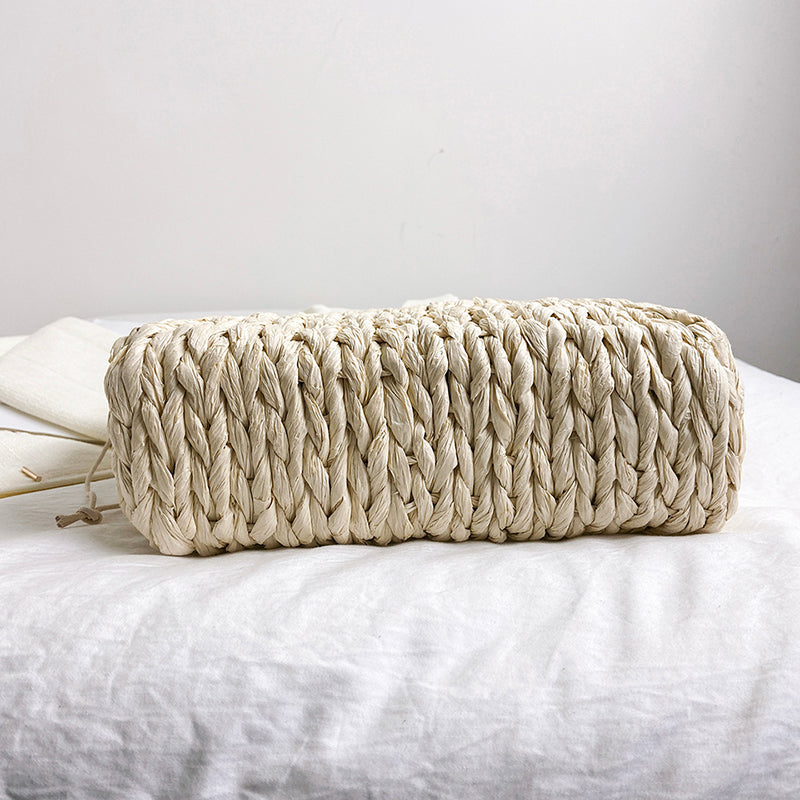 Fashionable Straw Bag With Round Wooden Handle