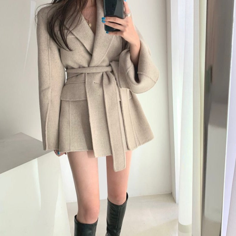 A buckle lace up waist slimming long sleeve woolen coat