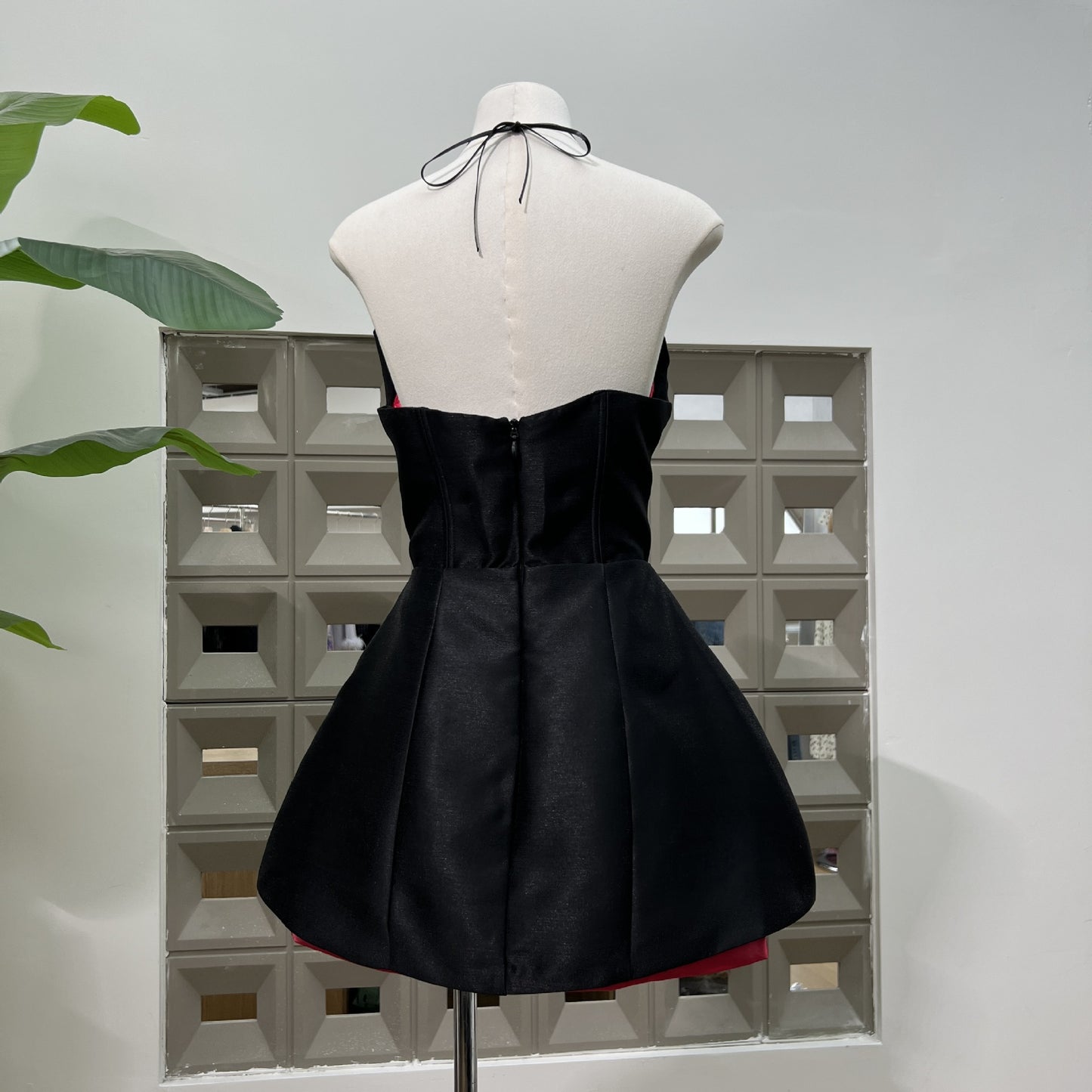 Designers Three-dimensional Floral Fishbone Bandeau Dress With Contrasting Colors
