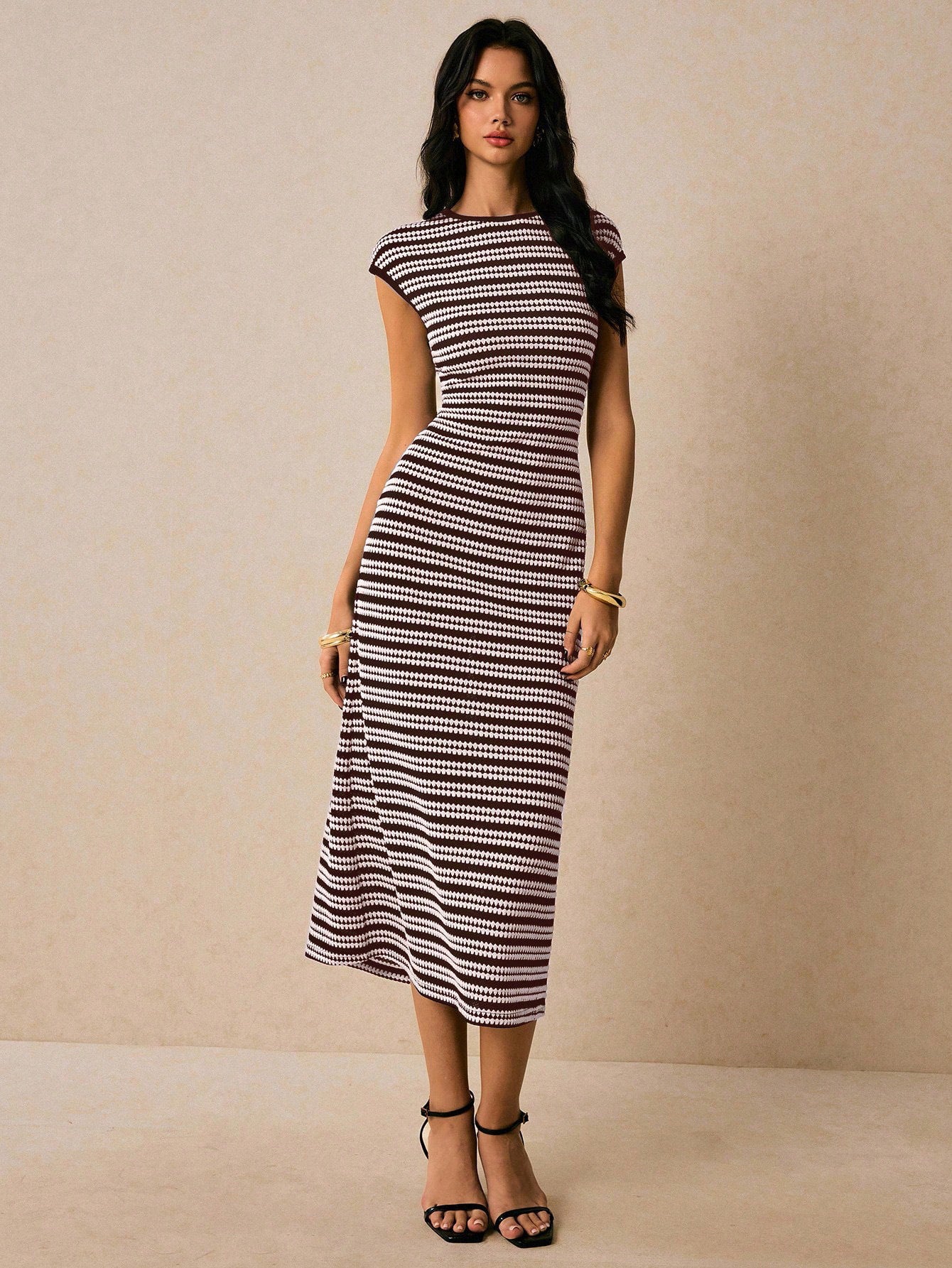 Fitted-waist Crew-neck Short-sleeve Womens Maxi Dress