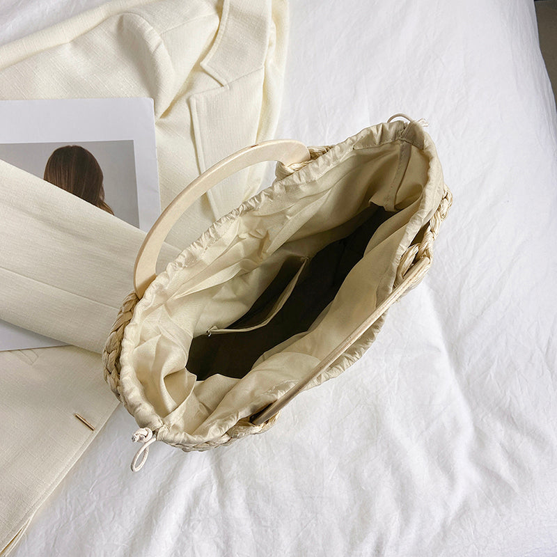 Fashionable Straw Bag With Round Wooden Handle