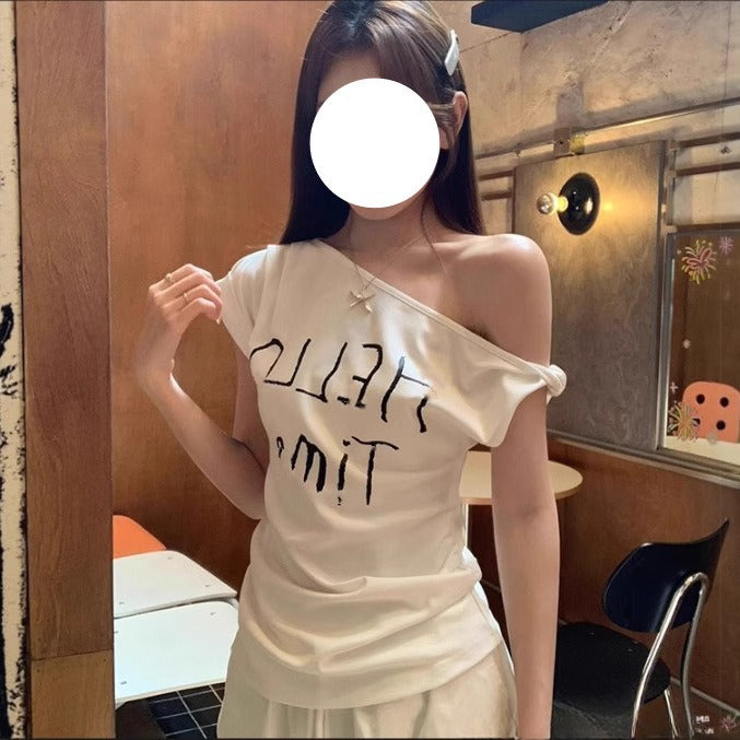 Sweet-and-spicy Off-shoulder Twist-front Short-sleeve T-shirt