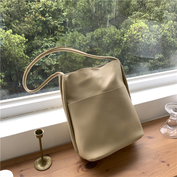 Simple shoulder bag