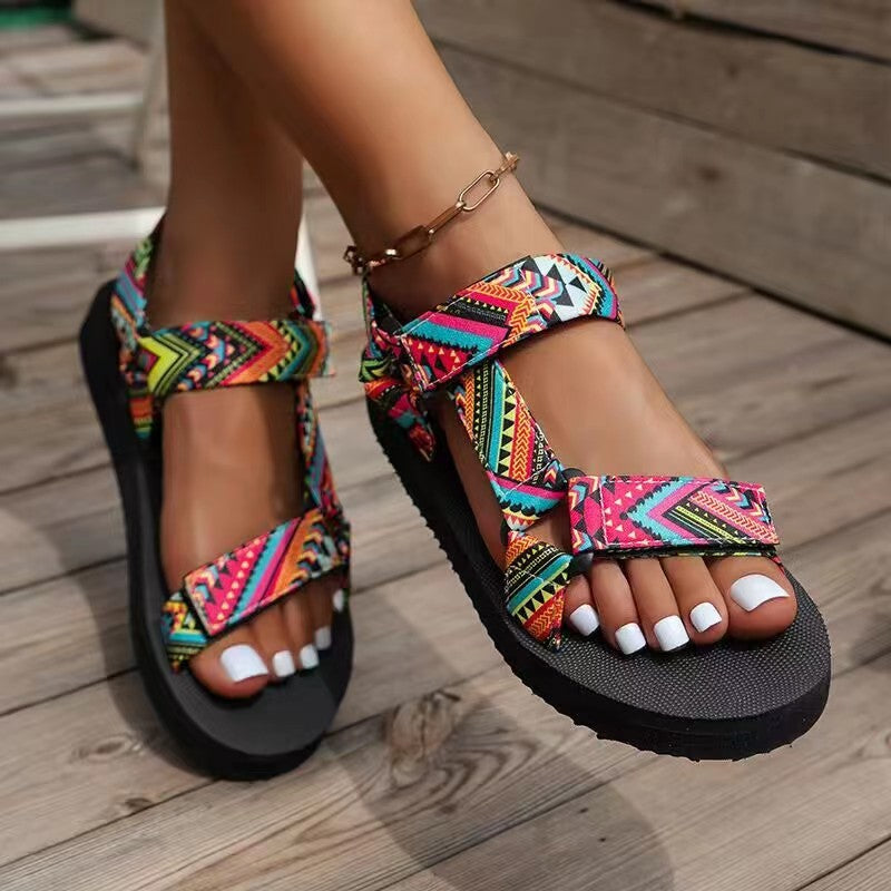 Sandaler med trykt velcrolukning, Etnisk stil til sommer, Tykke flade sandaler, Modne afslappede strandsandaler til kvinder